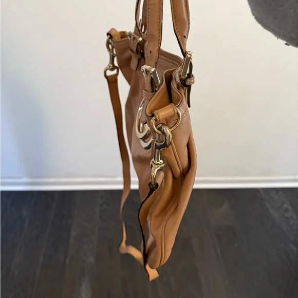 Gucci Brown Leather Shoulder Bag with Gold Accents - Picture 2 of 9